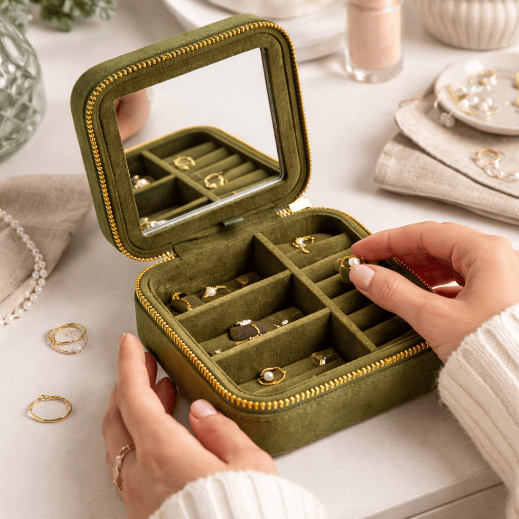 Boîte à bijoux vintage en velours avec miroir