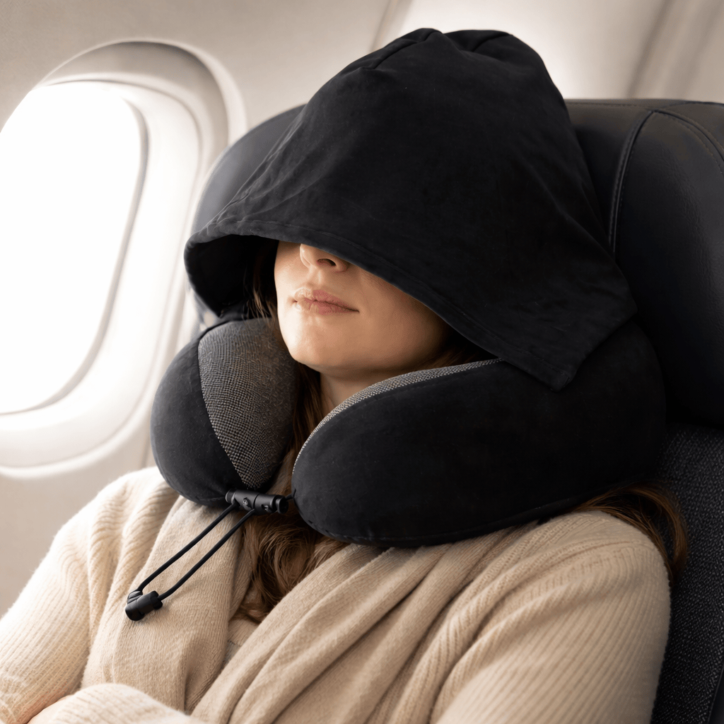 Coussin de voyage avec capuche intégrée